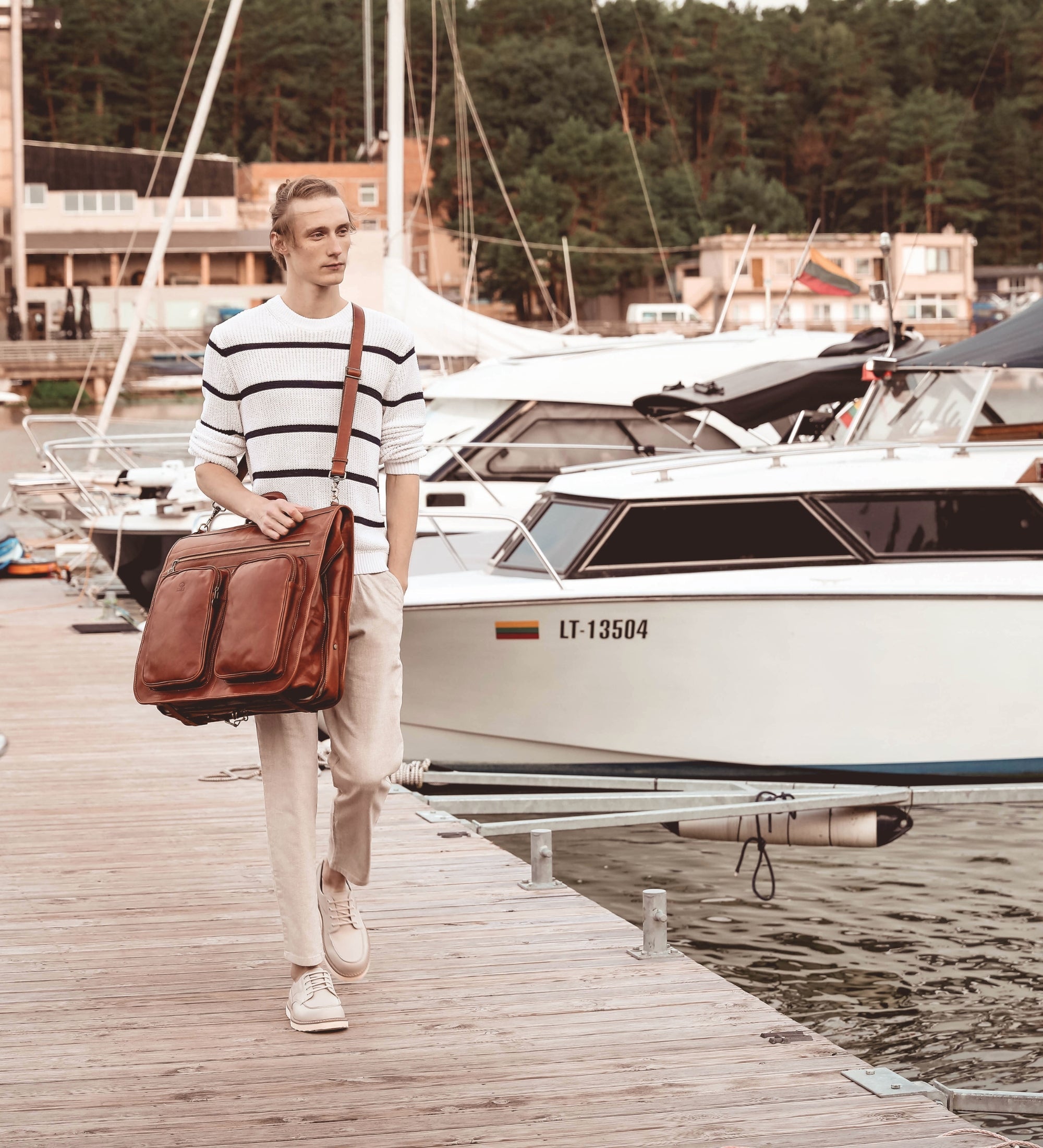 Housse de costume voyage effet cuir-13