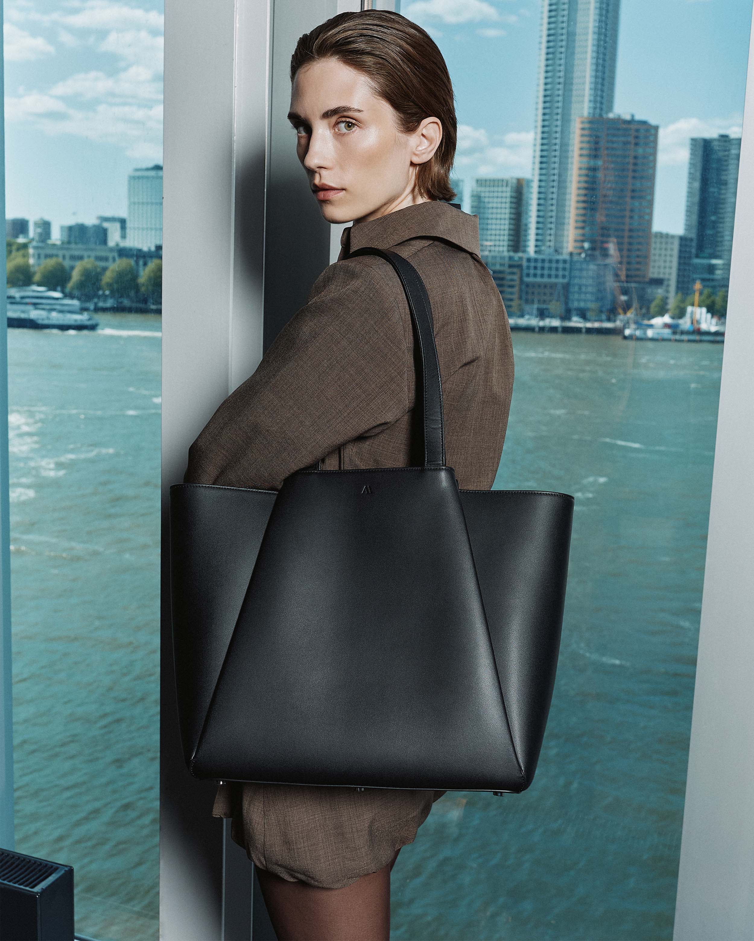 Sac cabas ordinateur effet cuir noir pour femme-5
