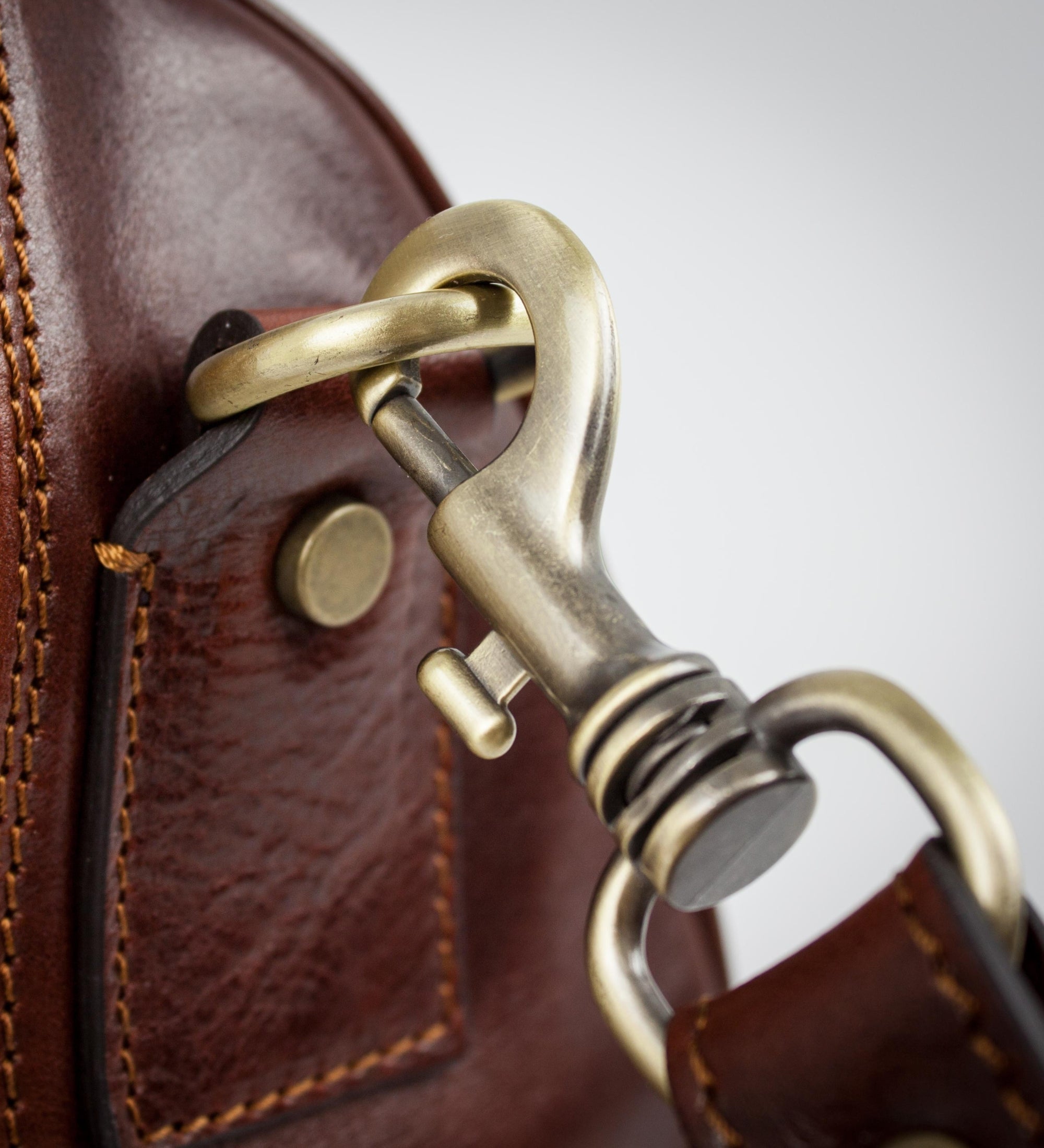 Sac de voyage compact effet cuir-11