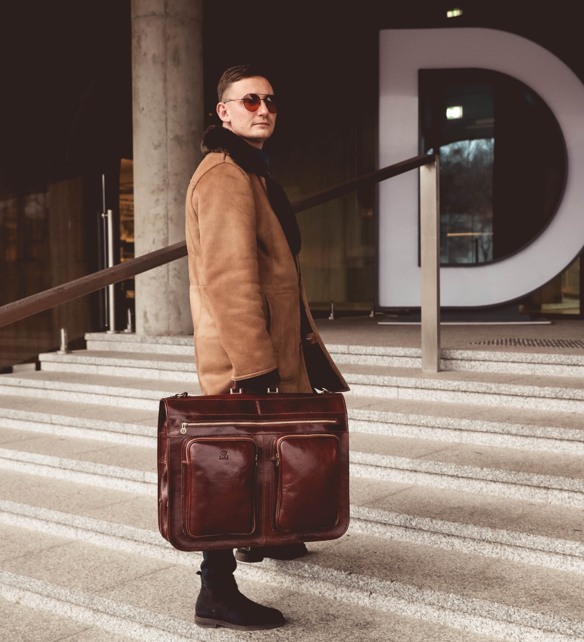 Housse de costume voyage effet cuir-4